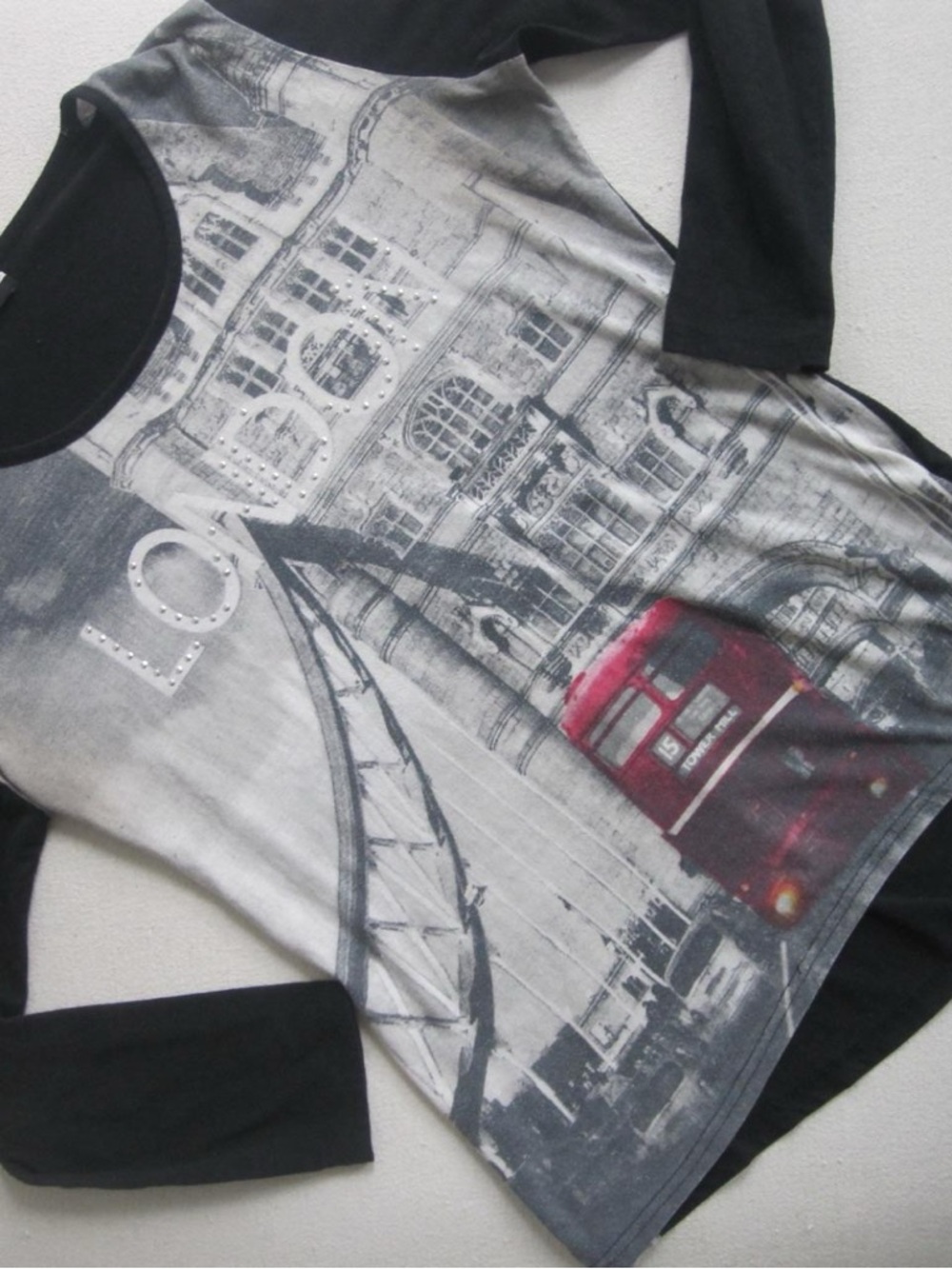 Y2k London shirt diva top